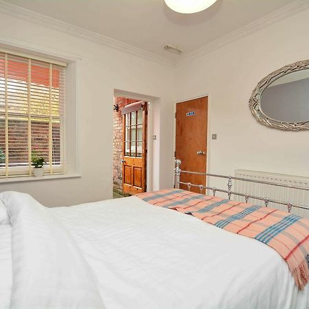 The Location- 1 Free Private Parking Space - 60 Second Walk 2 Minster! Йорк Екстериор снимка